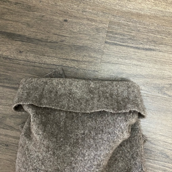 Aritzia turtle neck - Picture 2 of 3